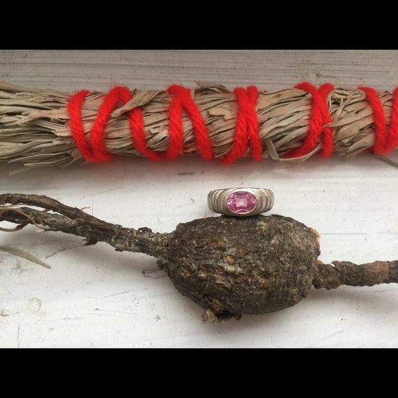 Vintage Sterling Silver Pink Stone Ring - Picture 7 of 8